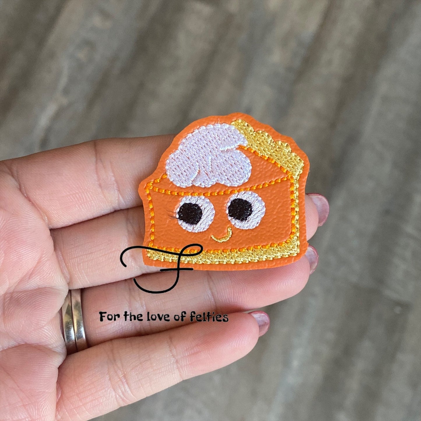 Smiling Pumpkin Pie Feltie