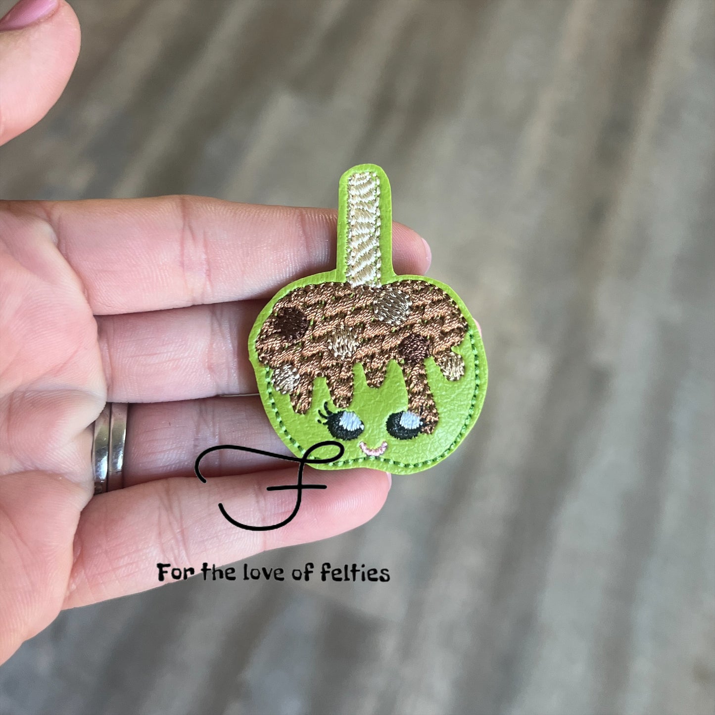 Carmel Apple With Nuts Feltie