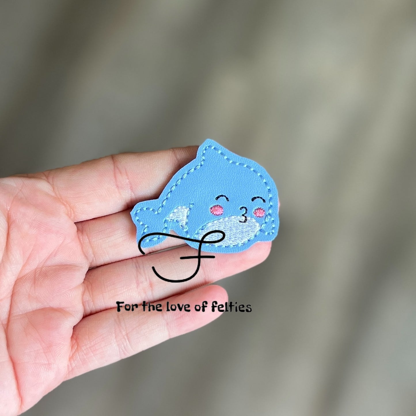 Kissy Whale Feltie