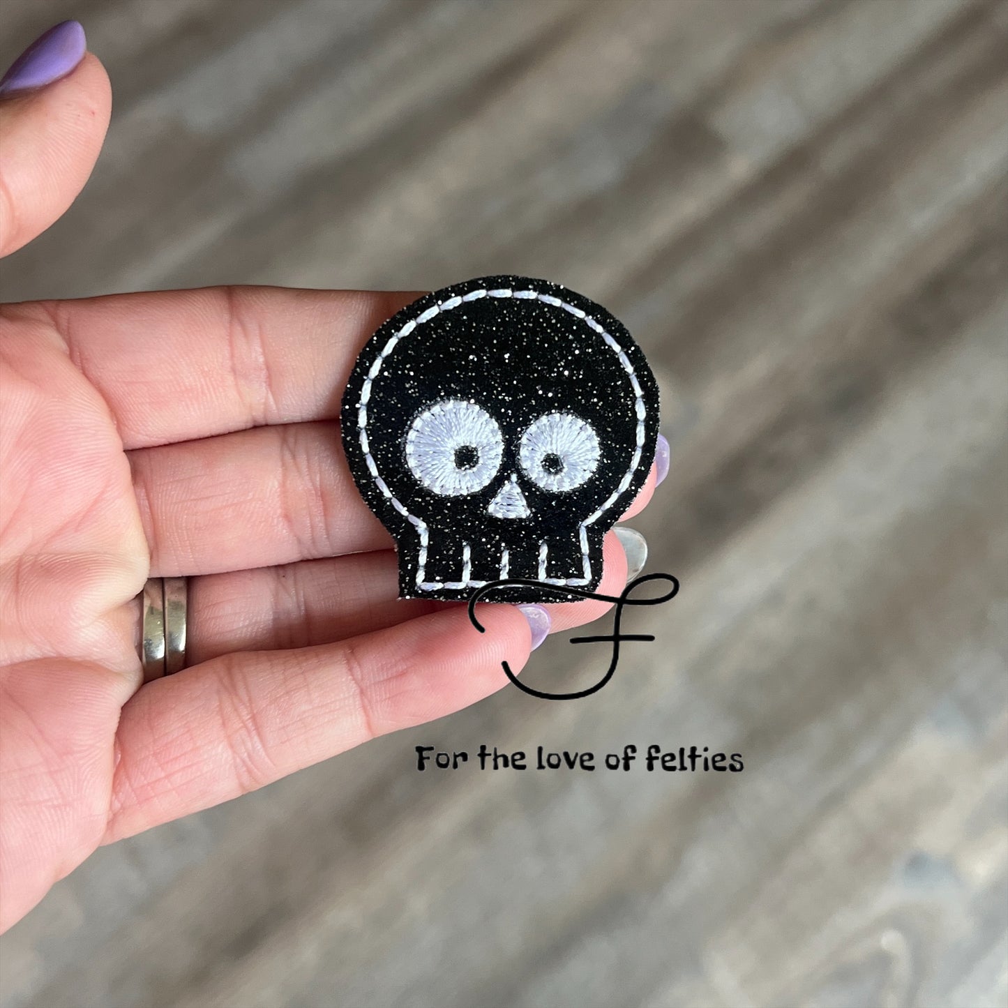 Black Glitter Skeleton Head Feltie